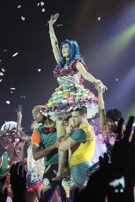 katy perry teenage dream tour. Katy Perry on her California